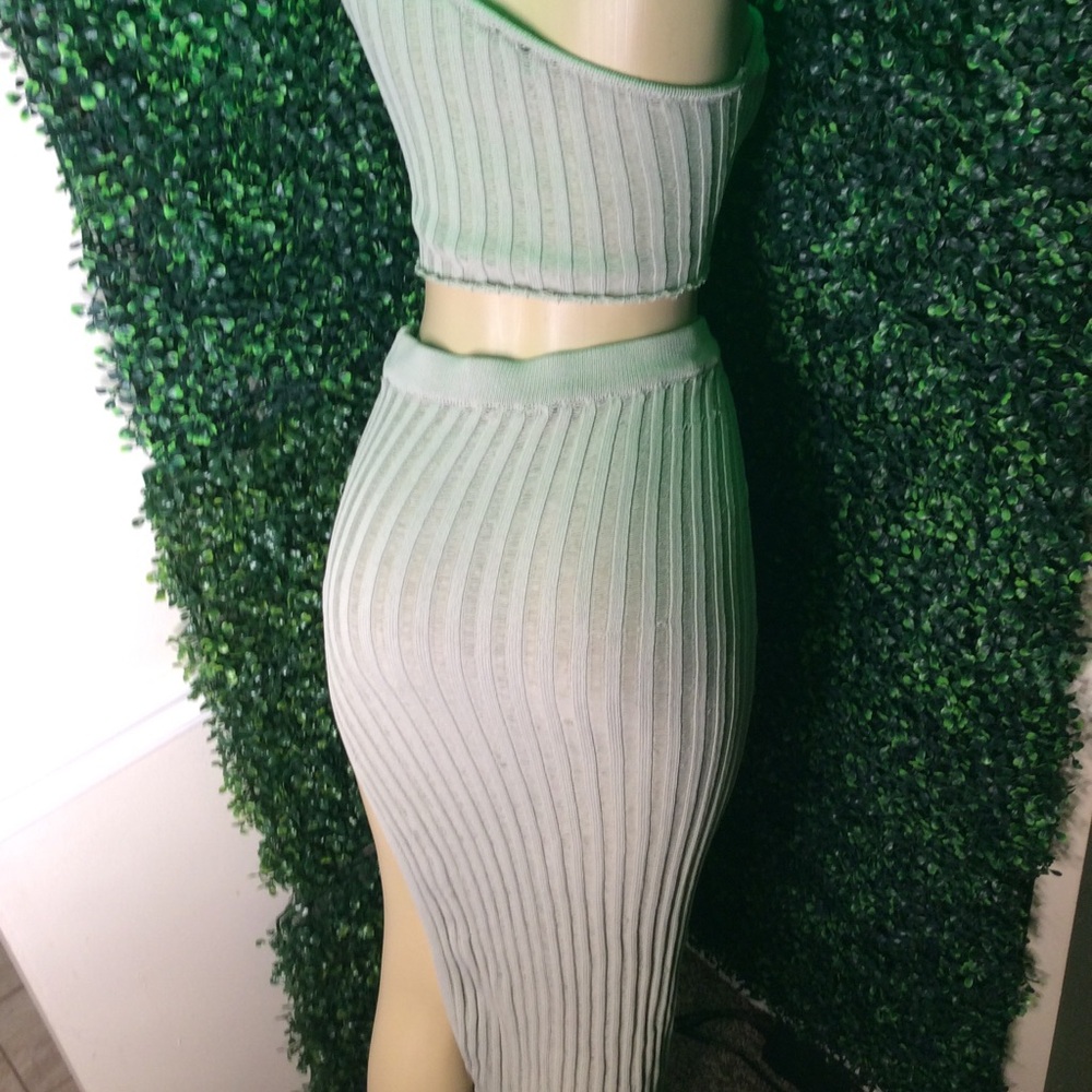 Women’s 2 piece skirt set - Picture 2 of 3